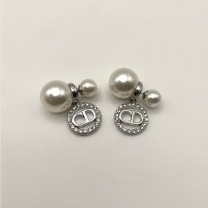 Dior Pearl Earrings with CD Motif in crystal